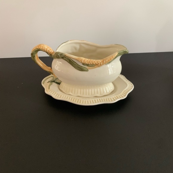 Gravy boat, cream sugar, salt pepper set - Picture 3 of 8